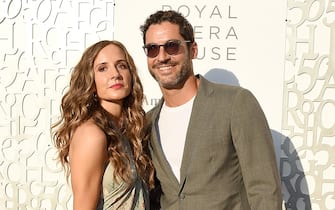 Tom Ellis e Meaghan Oppenheimer