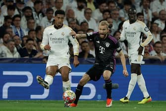 epa11327723 Real Madrid's Jude Bellingham (L) in action against Munich's Konrad Laimer during the Champions League semifinal second leg soccer match between Real Madrid and Bayern Munich, in Madrid, Spain, 08 May 2024.  EPA/JUANJO MARTIN