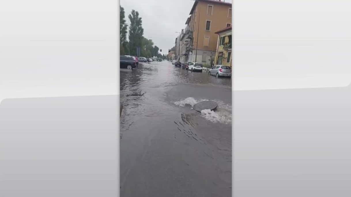 Maltempo Milano, Ponte Lambro: via Vittorini allagata