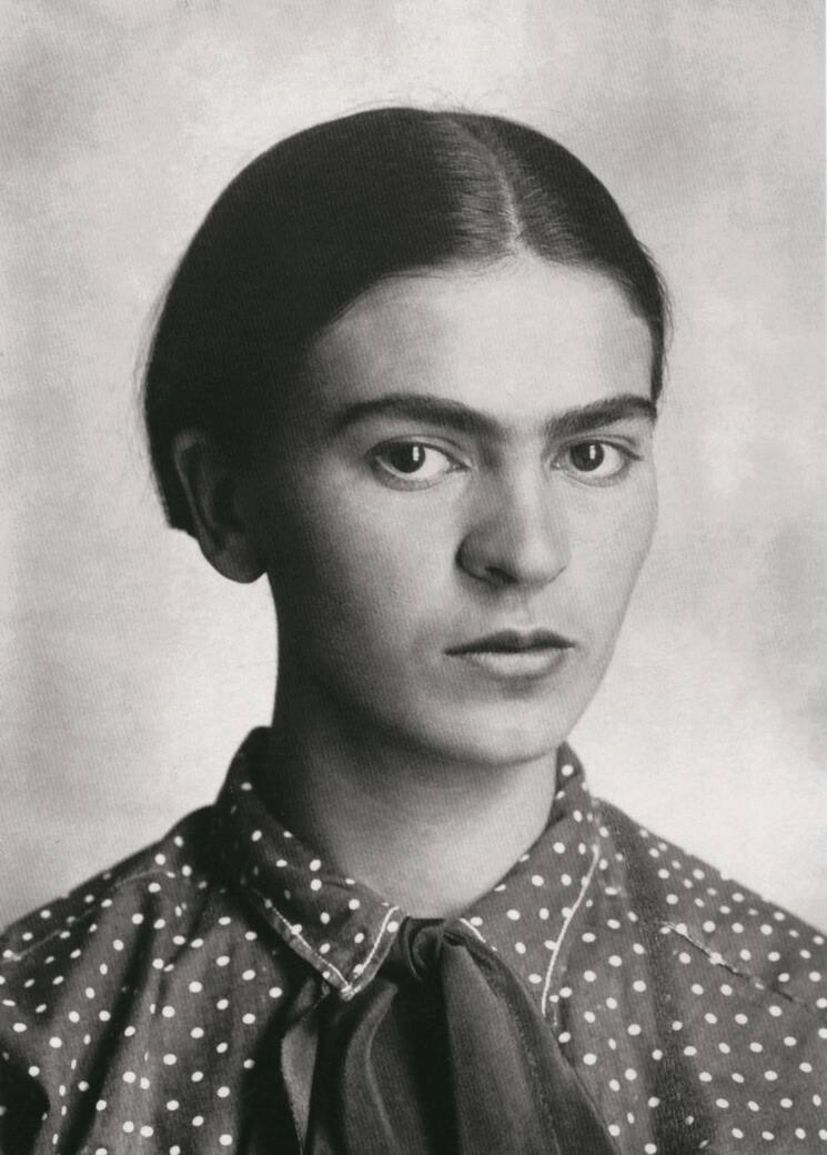 Guillermo_Kahlo_Frida_Kahlo_diciottenne._Messico_1926._Stampa_alla_gelatina_d’argento_vintage.jpg