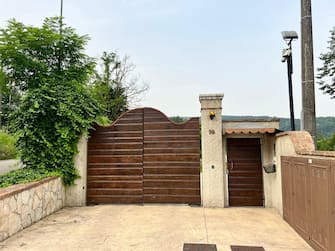 L'esterno della villa di Altavilla Vicentina dove Roberto Baggio abita con la famiglia e dove è stato rapinato e picchiato da alcuni malviventi, 21 giugno 2024. ANSA/ TOMMASO QUAGGIO