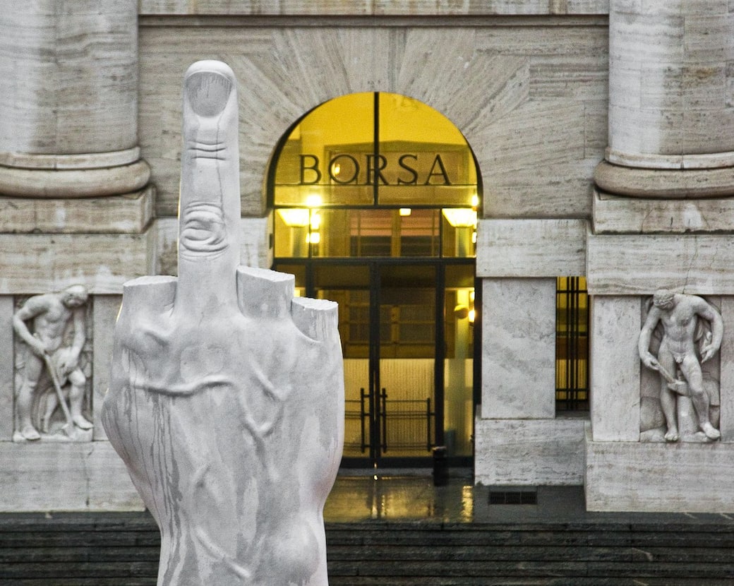 2010b-Maurizio_Cattelan_L.O.V.E._2010_Piazza_degli_Affari_Milan_photo_zeno_zotti.jpg