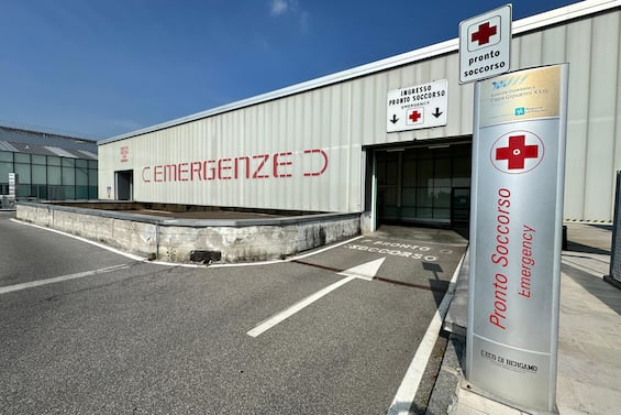 Morto il bambino di quattro anni caduto in piscina due giorni fa nel Bresciano