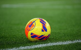 VERONA, ITALY - DECEMBER 22: The official Nike ball of Serie A TIM 2021-2022 is seen before the Serie A match between Hellas Verona and ACF Fiorentina at Stadio Marcantonio Bentegodi on December 22, 2021 in Verona, Italy. (Photo by Giuseppe Cottini/Getty Images)