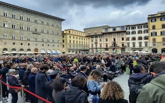 La manifestazione per la Festa della Liberazione in piazza della Signoria a Firenze, 25 Aprile 2024.
ANSA/Paola Catani