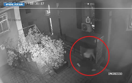 omicidio in panetteria a milano in un video gli spari e la fuga del killer