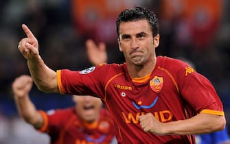 AS Roma's Christian Panucci celebrates after scoring during the Champions League match between AS Roma and Chelsea at the Olympic stadium in Rome, 04 November 2008. 
ANSA/MAURIZIO BRAMBATTI