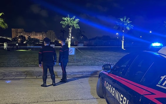 donna trovata morta a napoli altra in fin di vita poco lontano ipotesi omicidiosuicidio
