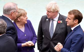 G20, il papavero rosso indossato da Johnson, Trudeau e principe Carlo