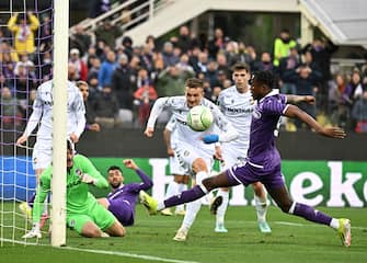 Fiorentina's Foward Christian Kouamé (R) in action against Viktoria Plzen's midfielder Jan Kopic during the UEFA Europa Conference League Quarter-finals 2nd leg soccer match between ACF Fiorentina and Viktoria Plzen at the at Artemio Franchi Stadium in Florence, Italy, 18 April 2024
ANSA/CLAUDIO GIOVANNINI