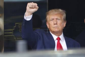 epa10558474 Former US President Donald J. Trump leaves Trump Tower to head to New York Criminal Court in New York, New York, USA, 04 April 2023. A Manhattan grand jury voted to indict former President Donald J. Trump last week and he will turn himself in at the courthouse and appear before a judge to hear the charges against him later today.  EPA/CJ GUNTHER  EPA-EFE/CJ GUNTHER