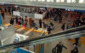 Natale: passeggeri in partenza oggi dall'aeroporto Leonardo Da Vinci di Fiumicino per le festività