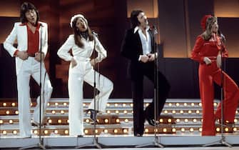 Brotherhood of Man perform "Save Your Kisses for Me" on the way to winning the Eurovision Song Contest