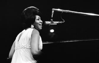 American Soul and R&B musician Aretha Franklin (1942 - 2018) plays piano as she performs onstage during the 'Soul Together' Concert at Madison Square Garden, New York, New York, June 28, 1968. (Photo by Jack Robinson/Getty Images)