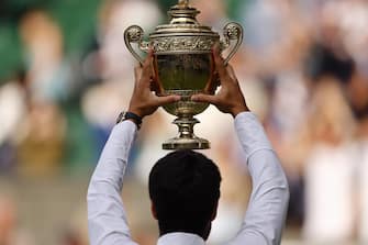epa10750301 Carlos Alcaraz of Spain poses with the trophy after winning his Men's Singles final match against Novak Djokovic of Serbia at the Wimbledon Championships, Wimbledon, Britain, 16 July 2023.  EPA/TOLGA AKMEN   EDITORIAL USE ONLY  EDITORIAL USE ONLY