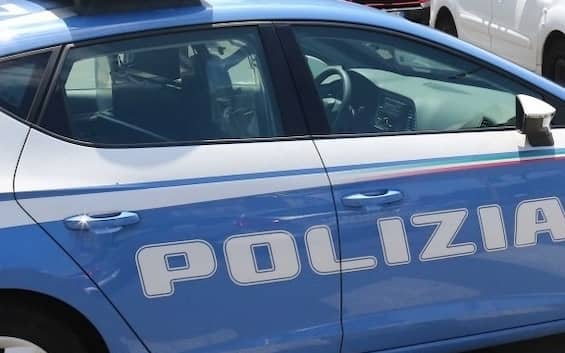 firenze 40enne sequestra conoscente e minaccia un altro uomo con una pistola arrestato