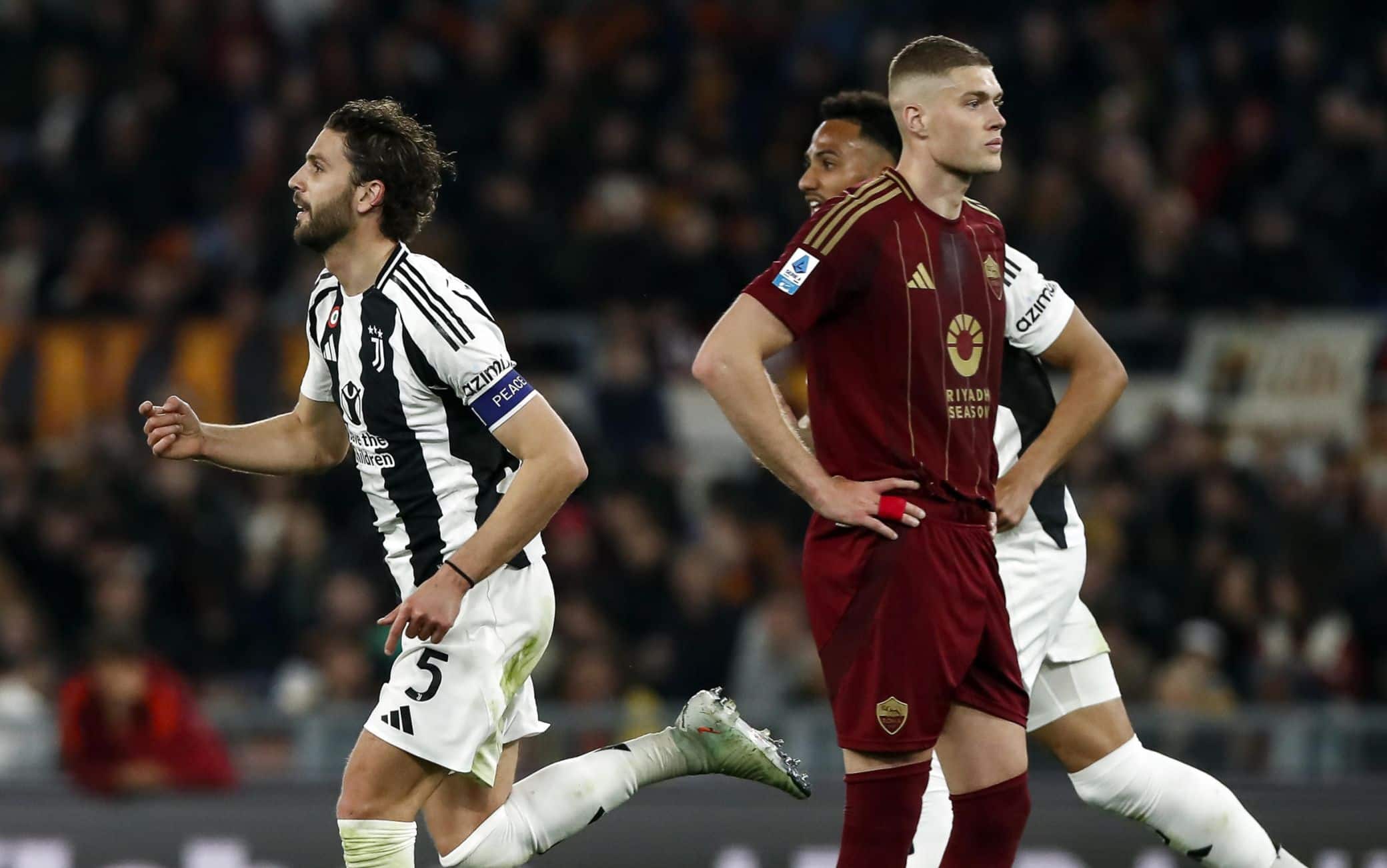 Fin qui decide Locatelli col tiro da fuori del 40' di partita. Prima una traversa di Nico Gonzalez (con deviazione decisiva di Svilar), un palo di El Shaarawy e una chance anche per Cristante. 