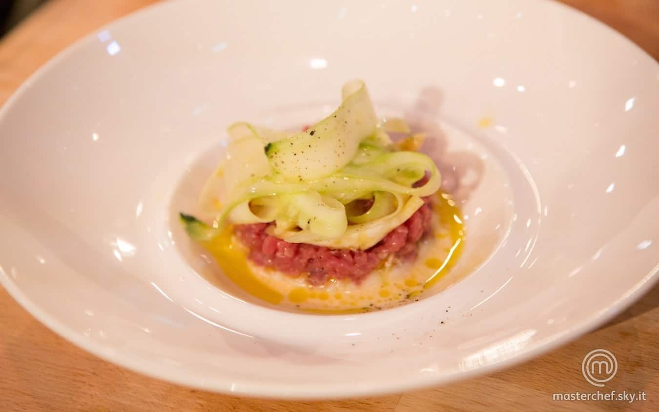 Tartare di manzo al profumo di cedro e insalata di cetriolo