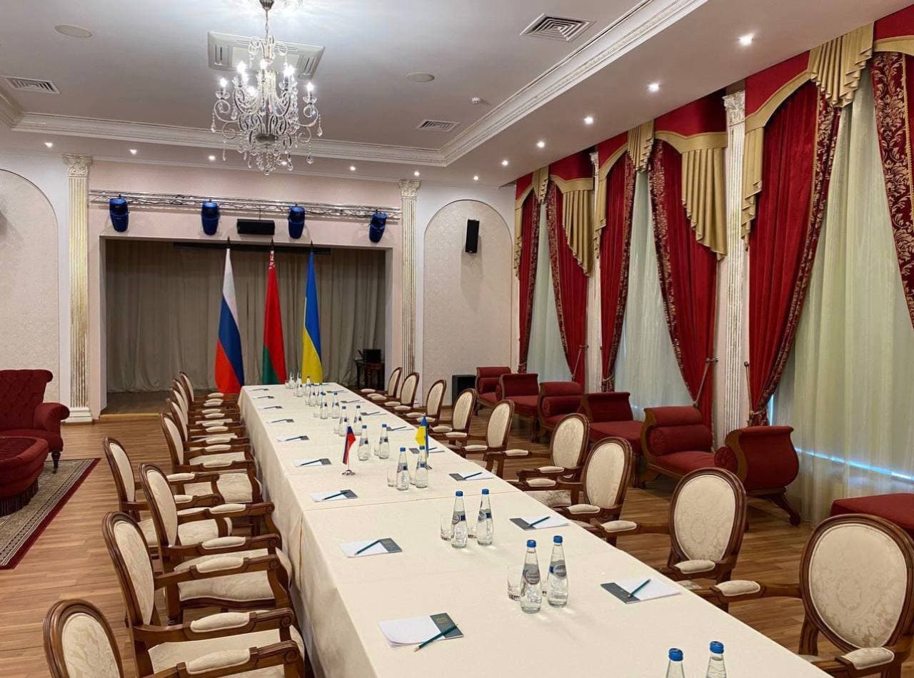 Tavolo trattative Russia Ucraina
