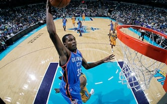 NEW ORLEANS, LA - DECEMBER 10: Kevin Durant #35 of the Oklahoma City Thunder looks to dunk against the New Orleans Hornets on December 10, 2010 at the New Orleans Arena in New Orleans, Louisiana. NOTE TO USER: User expressly acknowledges and agrees that, by downloading and or using this Photograph, user is consenting to the terms and conditions of the Getty Images License Agreement. Mandatory Copyright Notice: Copyright 2010 NBAE (Photo by Layne Murdoch/NBAE via Getty Images)