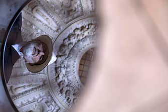 Italian painter Michelangelo Pistoletto presents his work  Pozzo Specchio  (Mirror Well) in Bramante's temple in Rome, Italy, 09 October 2023. The art work is part of the 150th anniversary of the establishment of the Real Academia de España
ANSA/MASSIMO PERCOSSI