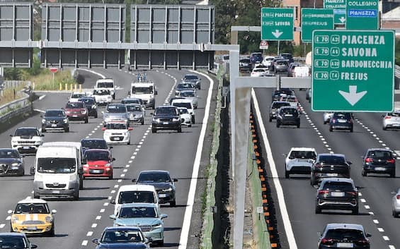traffico autostrade bollino nero nel weekend oltre 12 milioni in viaggio