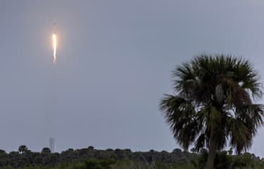 epaselect epa11088429 SpaceX's Falcon 9 rocket carrying the Axiom Mission 3 (Ax-3) crew lifts off from the Launch Complex 39A at Kennedy Space Center in Merritt Island, Florida, USA, 18 January 2024. According to NASA, the Ax-3 will be the first all-European commercial astronaut mission to launch to the space station, which includes: Ax-3 Commander Michael Lopez-Alegria, dual citizen of the U.S. and Spain, Pilot Walter Villadei, Italian Air Force Col. representing Italy, Mission Specialist Alper Gezeravci representing Turkey, and Mission Specialist Marcus Wandt, ESA project astronaut representing Sweden.  EPA/CRISTOBAL HERRERA-ULASHKEVICH