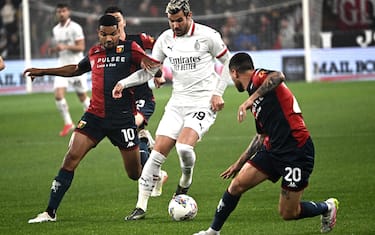 Genoa s Junior Messias and Milan's Theo Hernández in action during the Italian Serie A soccer match, Genoa CFC vs Ac Milan at Luigi Ferraris stadium in Genoa, Italy, 05 may 2025.
ANSA/LUCA ZENNARO 