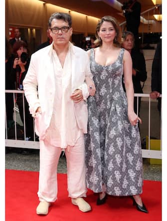 joe-wright-hailey-bennett-venezia-red-carpet-getty - 1
