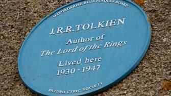 Le star di The Hobbit e Signore degli anelli, Ian McKellen e Martin Freeman lanciano una raccolta per comprare l'ex casa di J.R.R. Tolkien per farne un centro letterario