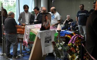 Persone allo stadio Barbera di Palermo per la camera ardente di Totò Schillaci Palermo.Morto Toto' Schillaci,la camera ardente allo stadio Renzo Barbera. Ph.Alessandro Fucarini. (Palermo - 2024-09-19, A.Fucarini) p.s. la foto e' utilizzabile nel rispetto del contesto in cui e' stata scattata, e senza intento diffamatorio del decoro delle persone rappresentate