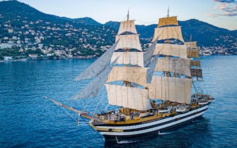 Novant'anni e non sentirli. Lo storico veliero Amerigo Vespucci, nave scuola varata il 22 febbraio 1931 nei regi cantieri di Castellamare di Stabia, l'unità più anziana in servizio della Marina Militare italiana, la più ammirata, compie 90 anni e non si è fermata neppure con il Covid. 
ANSA/ UFFICIO STAMPA
+++ ANSA PROVIDES ACCESS TO THIS HANDOUT PHOTO TO BE USED SOLELY TO ILLUSTRATE NEWS REPORTING OR COMMENTARY ON THE FACTS OR EVENTS DEPICTED IN THIS IMAGE; NO ARCHIVING; NO LICENSING +++