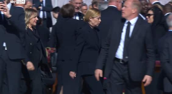Giorgia Meloni al funerale di Papa Francesco. IL VIDEO