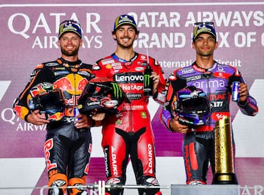 epa11211805 First placed Italian MotoGP rider Francesco Bagnaia (C) of Ducati Lenovo Team, second placed South African MotoGP rider Brad Binder (L) of Red Bull KTM Factory Racing and third placed Spanish MotoGP rider Jorge Martin (R) of Prima Pramac Racing celebrate on the podium after the MotoGP race of the Motorcycling Grand Prix of Qatar at the Losail International Circuit in Doha, Qatar, 10 March 2024.  EPA/NOUSHAD THEKKAYIL