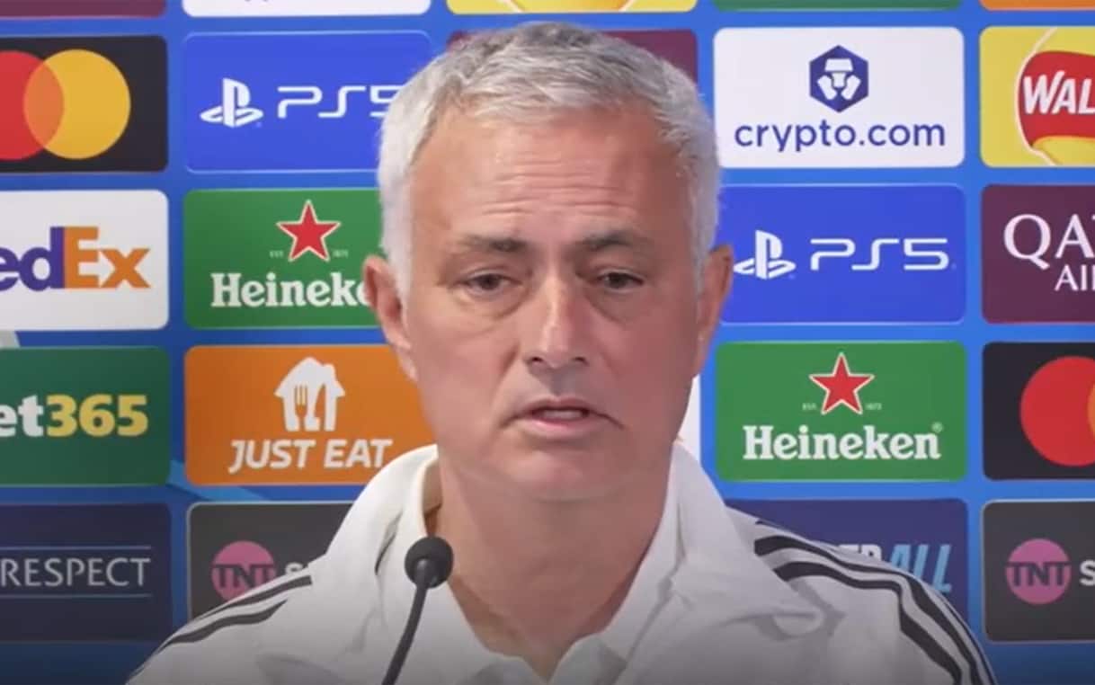 https://static.sky.it/editorialimages/b0b70135043311b9fc246728c9fe3f5516611d44/skysport/it/calcio/champions-league/video/2025/09/29/chelsea-benfica-mourinho-intervista-video-1039705/mourinho_conferenza.jpg?im=Resize,width=1218