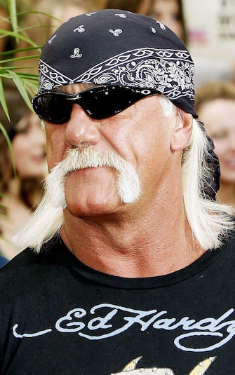 epa05614674 (FILE) A file picture dated 31 August 2006 shows US professional wrestler Hulk Hogan arrives on the red carpet for the 2006 MTV Video Music Awards at Radio City Music Hall in New York City, USA. Retired wrestler Hulk Hogan and discontinued website Gawker have settled a lawsuit that awards 31 million US dollars to Hogan, according to an announcement made by Gawker founder Nick Denton on 02 November 2016.  EPA/PETER FOLEY