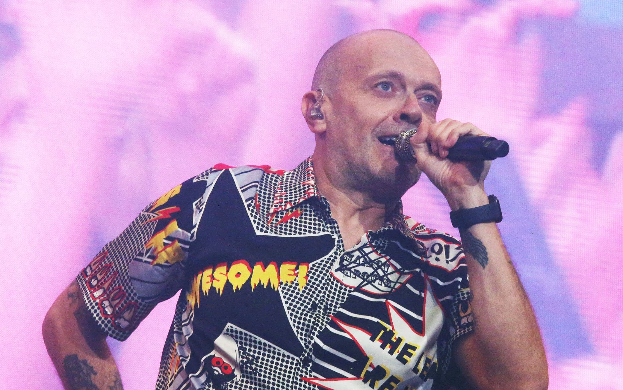 Max Pezzali a FqMagazine: Lavorare senza live è come avere le gambe  tagliate. Se toglieranno i concerti nel 2021, dovremo reinventarci” - Il  Fatto Quotidiano