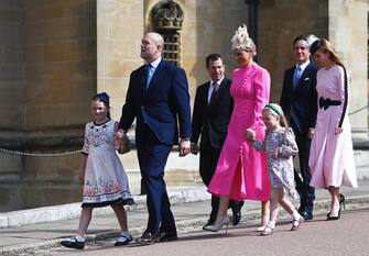 epa10566193 Zara Tindall (4R) and Mike Tindall (2L) with their daughters Mia Grace Tindall (L) and Lena Tindall (3R) with Britain's Princess Beatrice (R) and her husband Edoardo Mapelli Mozzi (2R) attend the Easter Sunday service at St Georges Chapel at Windsor Castle in Windsor, Britain, 09 April 2023.  EPA/NEIL HALL