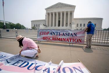 epa10717611 An activist from Students For Fair Admissions places a banner as they celebrate the affirmative action opinion at the Supreme Court in Washington, DC, USA, 29 June 2023. The high court ruled against the affirmative action programs at Harvard and the University of North Carolina, upending university admissions processes going forward.  EPA/SHAWN THEW