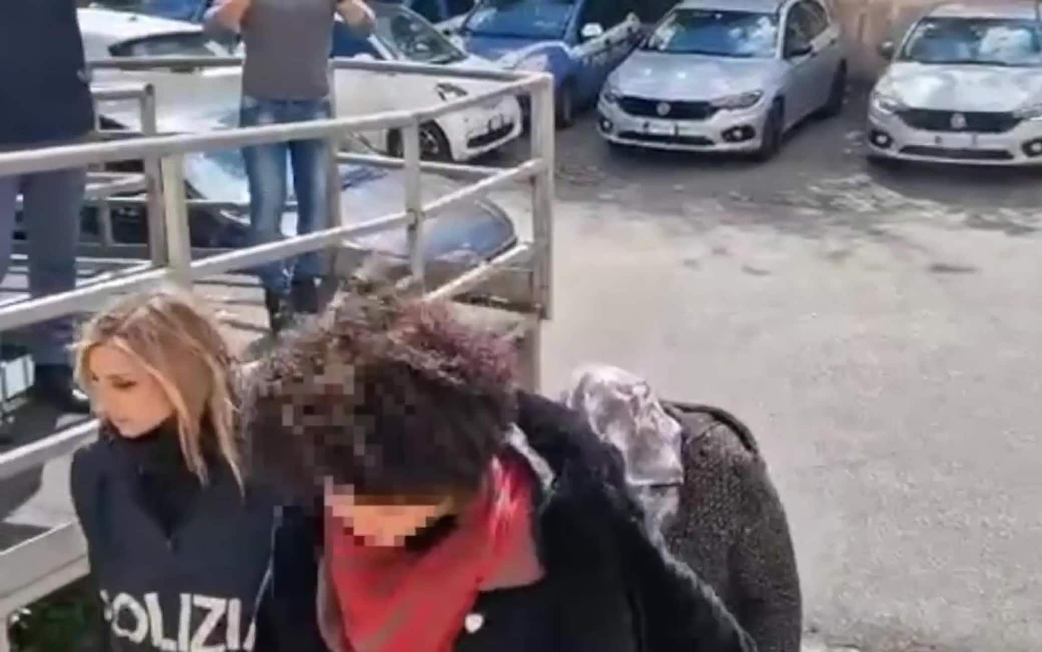 Utilizzavano falsi profili social, con descrizioni e foto affascinanti, per convincere le vittime a inviare loro denaro. Questo il modus operandi degli otto criminali arrestati oggi dalla polizia di Stato, su richiesta del gip di Roma, per i reati di  truffa aggravata, riciclaggio e sostituzione di persona, Roma, 22 marzo 2023. ANSA/UFFICIO STAMPA POLIZIA +++ NPK +++ NO SALES, EDITORIAL USE ONLY +++