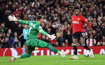 epa10898521 Marcus Rashford (R) of Manchester United in action against Galatasaray goalkeeper Fernando Muslera during the UEFA Champions League Group A match between Manchester United and Galatasaray Istanbul in Manchester, Britain, 03 October 2023.  EPA/PETER POWELL