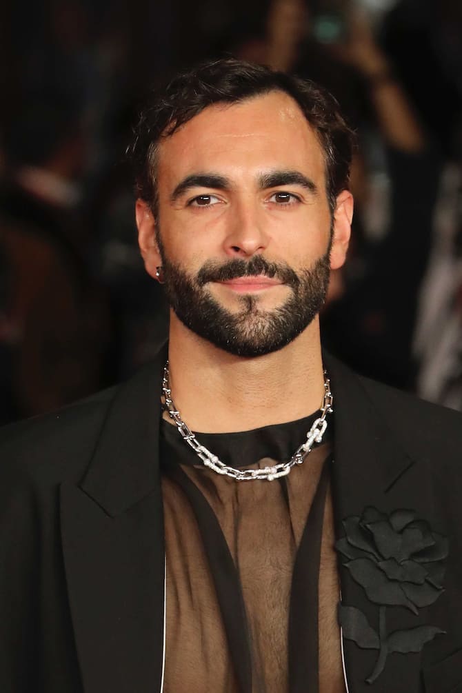 Marco Mengoni a Sanremo 2023 con la canzone Due vite, la sua