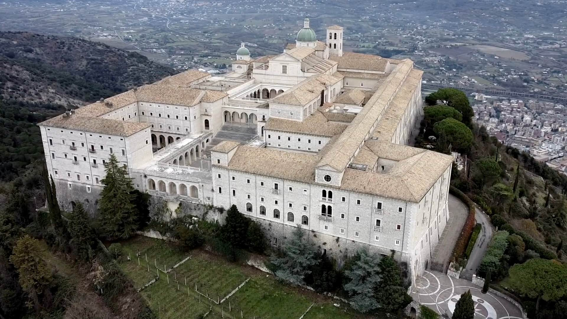 Abbazia_di_Montecassino_aerea.jpg