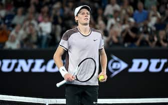 epa11098839 Jannik Sinner of Italy celebrates winning his quarter final match against Andrey Rublev of Russia at the 2024 Australian Open in Melbourne, Australia, 23 January 2024.  EPA/LUKAS COCH AUSTRALIA AND NEW ZEALAND OUT
