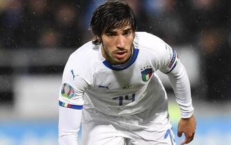 epa07923769 Italy's Sandro Tonali in action during the UEFA Euro 2020 qualifying, Group J soccer match between Liechtenstein and Italy in Vaduz, Liechtenstein, 15 October 2019.  EPA/GIAN EHRENZELLER