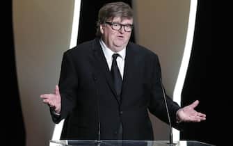 epa07600163 US director Michael Moore speaks onstage during the Closing Awards Ceremony of the 72nd Cannes Film Festival, in Cannes, France, 25 May 2019. The Golden Palm winning movie will be screened after the closing ceremony.  EPA/GUILLAUME HORCAJUELO