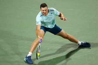 DUBAI, UNITED ARAB EMIRATES - FEBRUARY 29: Hubert Hurkacz of Poland plays a forehand against Ugo Humbert of France in their quarterfinal match during the Dubai Duty Free Tennis Championships at Dubai Duty Free Tennis Stadium on February 29, 2024 in Dubai, United Arab Emirates. (Photo by Christopher Pike/Getty Images)
