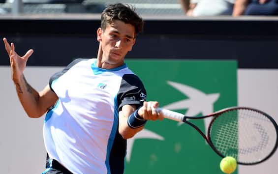 https://static.sky.it/editorialimages/b1db616eab26fbff4e91c24491fdd206b56bb974/skysport/it/tennis/video/2025/05/10/gigante-mensik-atp-roma-highlights-video/matteo_gigante-ansa.jpeg?im=Resize,width=565