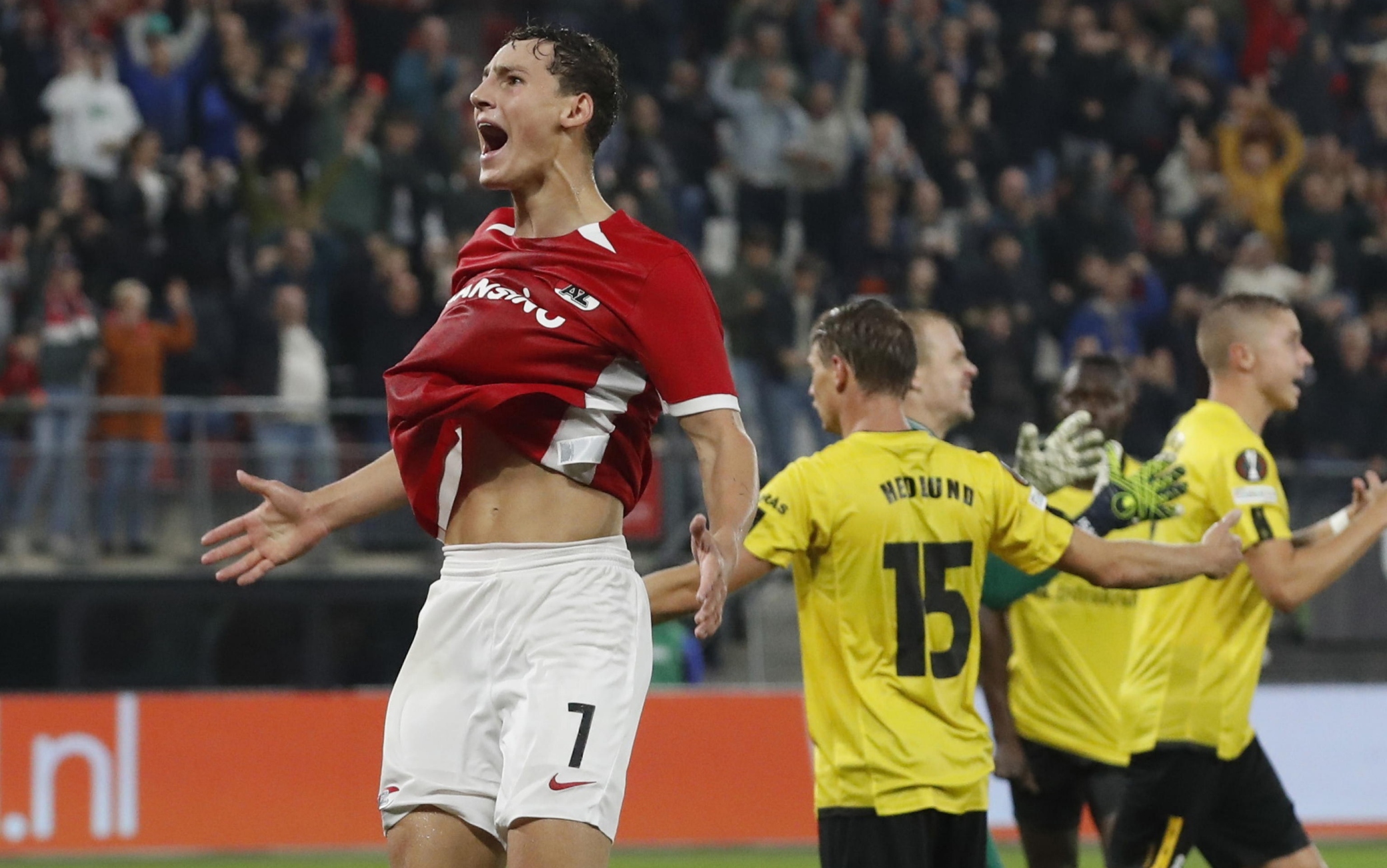 Back to the future: doppietta per... Van Bommel!