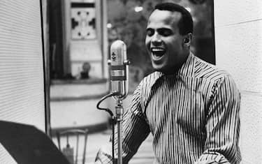 American singer Harry Belafonte performing in a recording studio, circa 1957.  (Photo by Pictorial Parade/Archive Photos/Getty Images) 